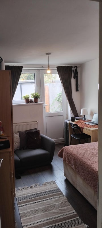 Room Lisvane Street in Cardiff