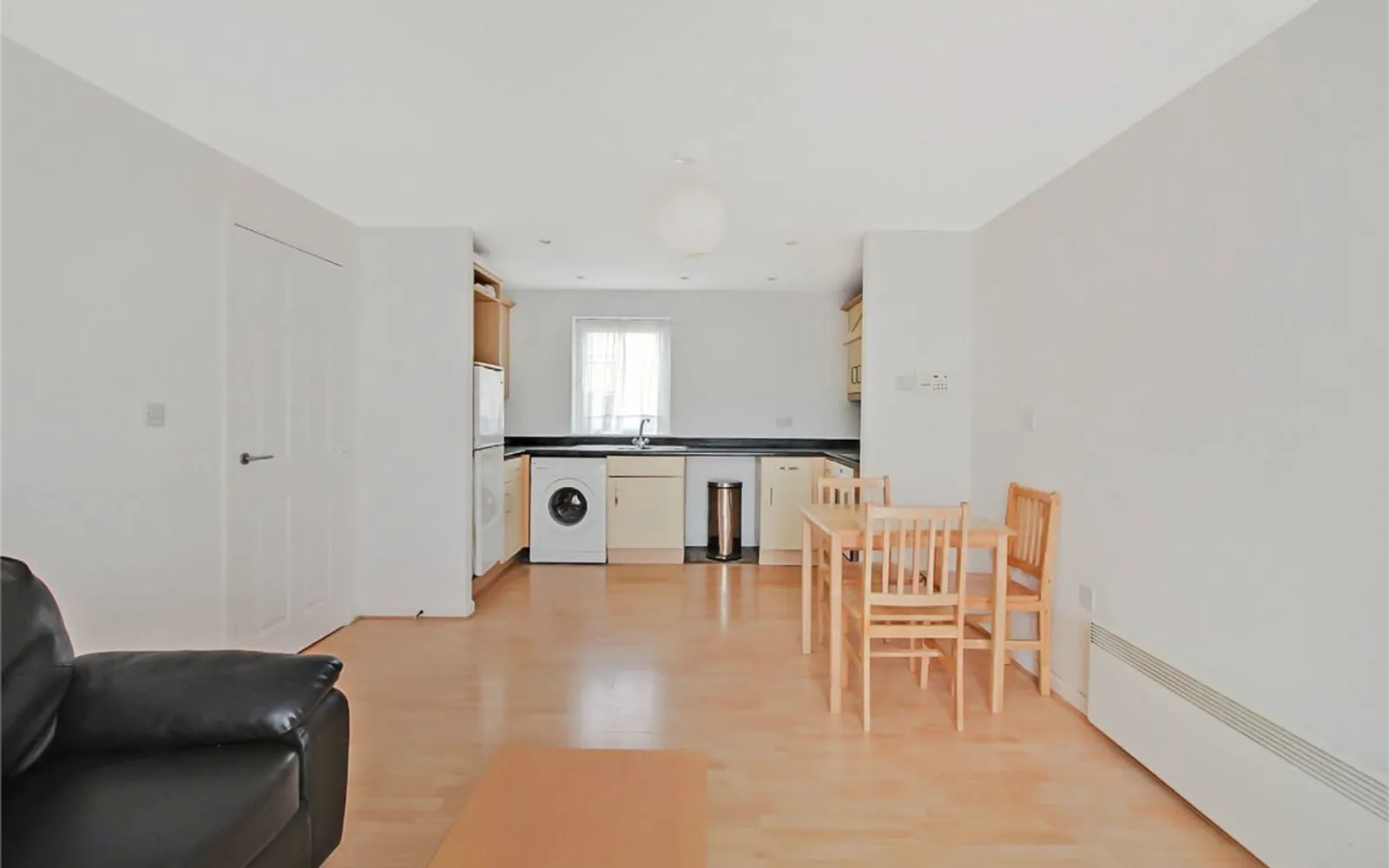 Flat Wellspring Crescent in Greater London