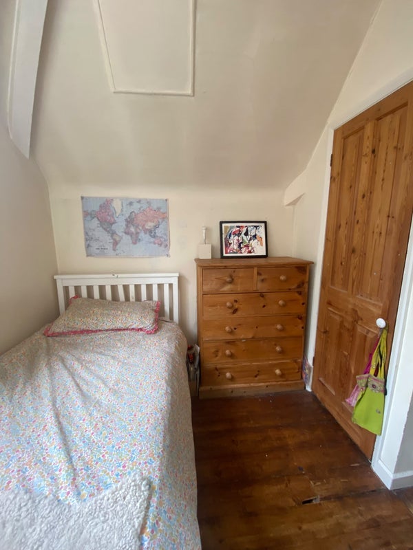 Room Swinburne Road in Greater London
