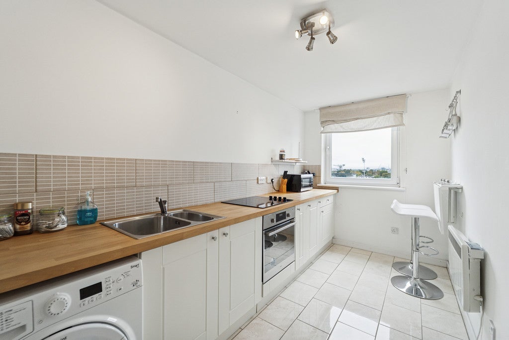 Flat Southbrae Drive in Glasgow