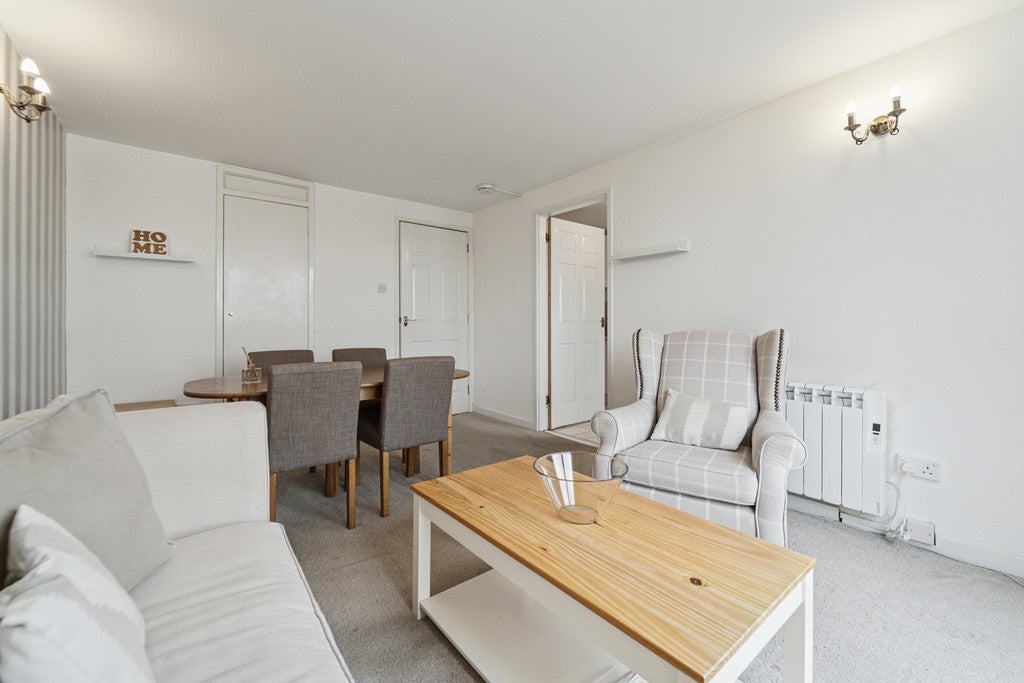 Flat Southbrae Drive in Glasgow