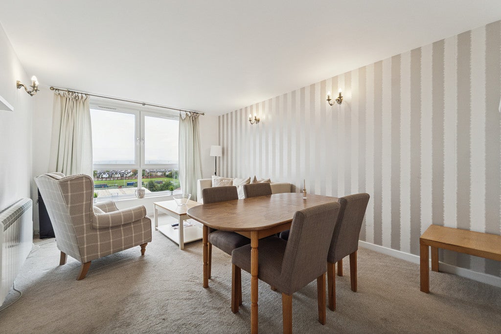Flat Southbrae Drive in Glasgow