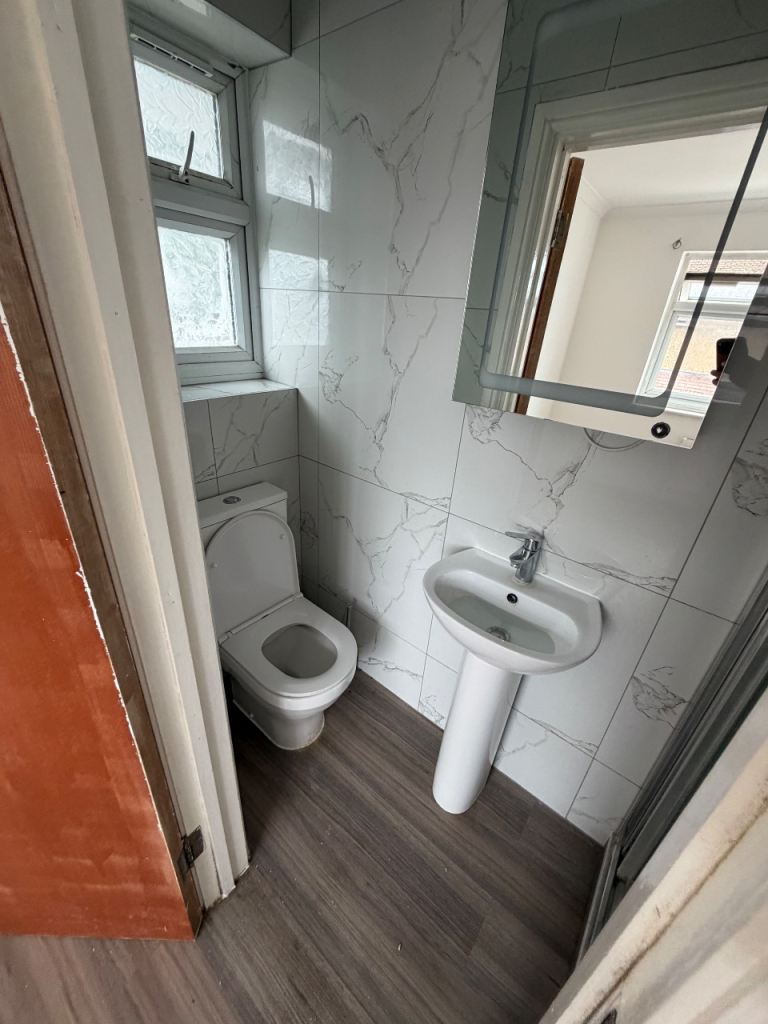 House Perry Close in Greater London