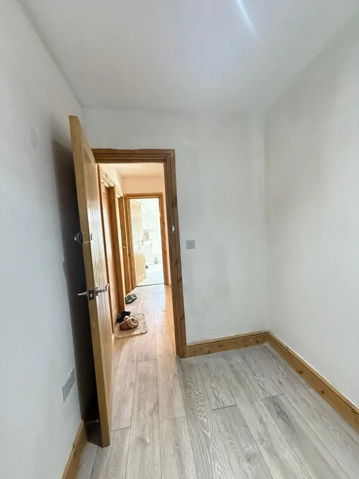 Room Wyvenhoe Road in Greater London