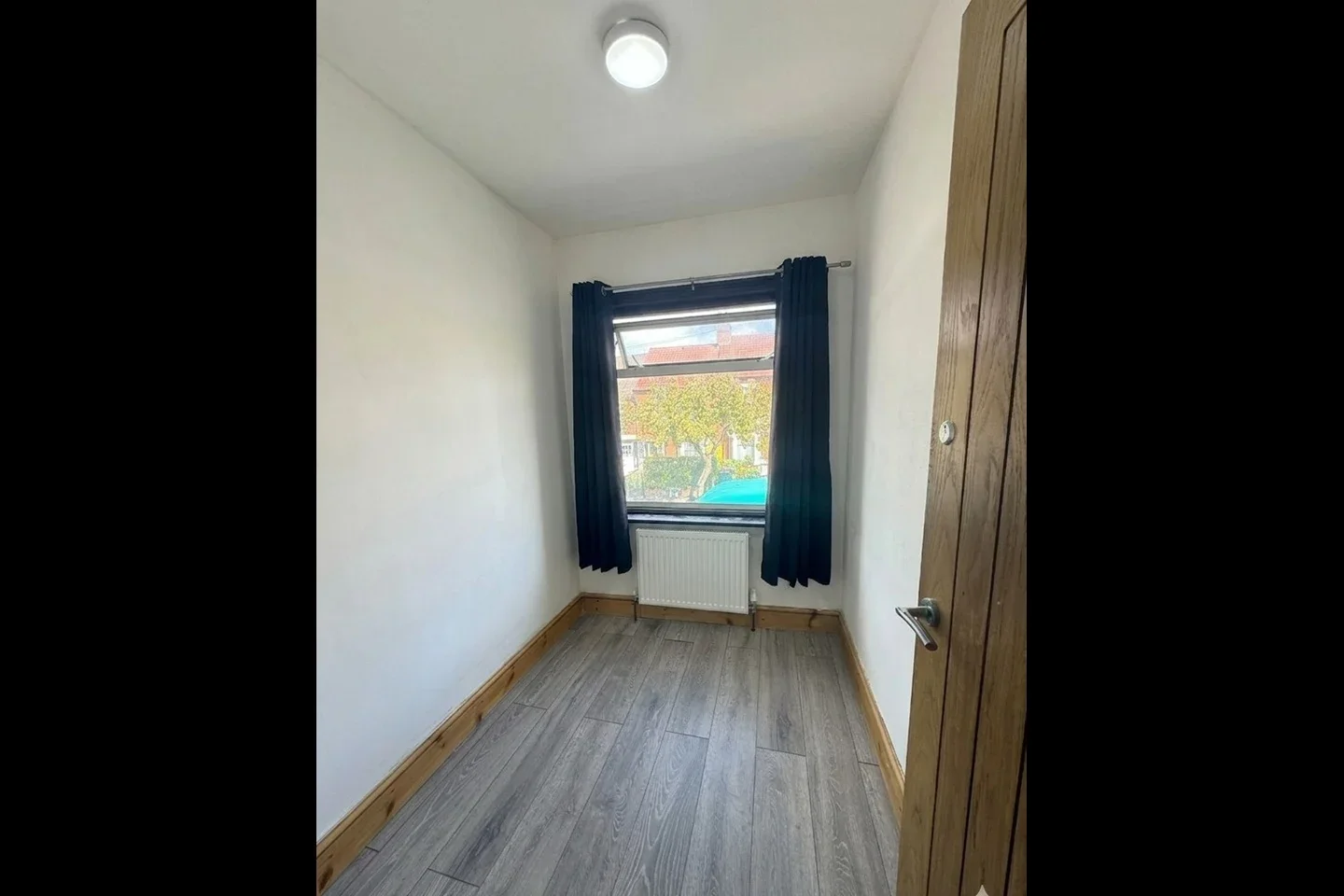 Room Wyvenhoe Road in Greater London