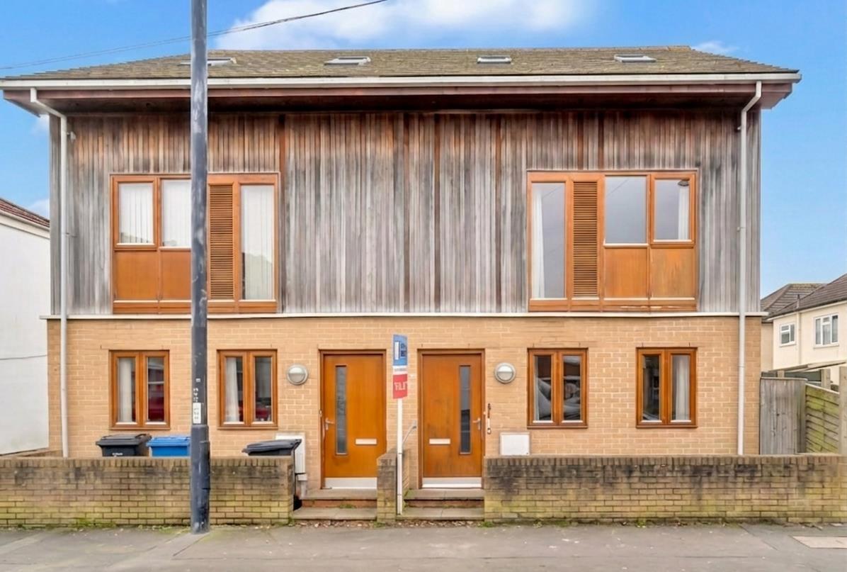 Flat Southmead Road in Bristol