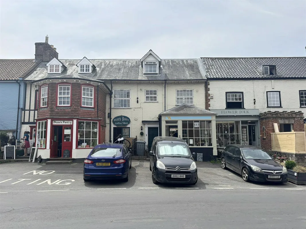 Flat Market Place in Broadland