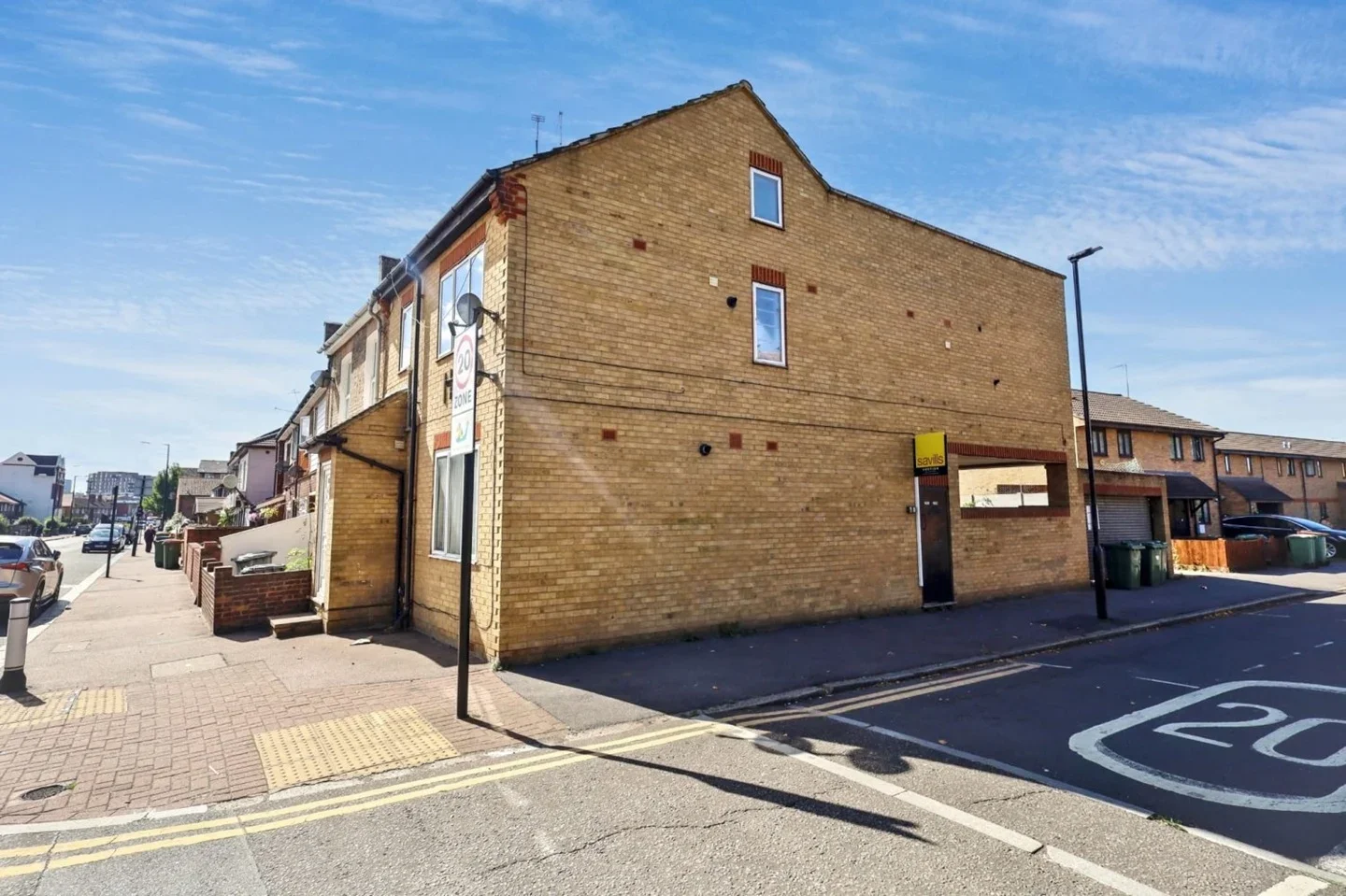 Flat Hermit Road in Greater London