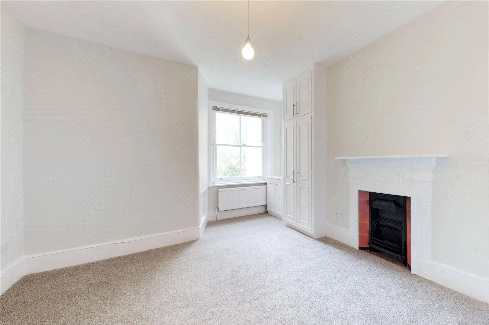 Flat Honeybourne Road in Greater London
