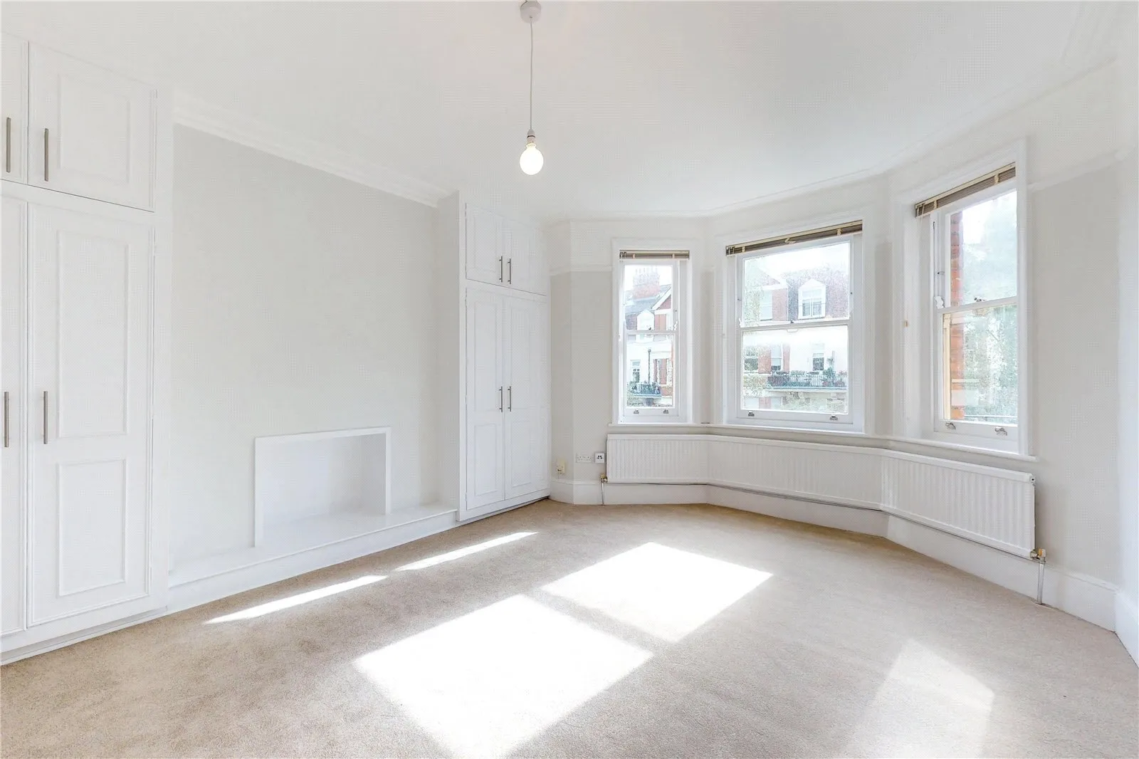 Flat Honeybourne Road in Greater London