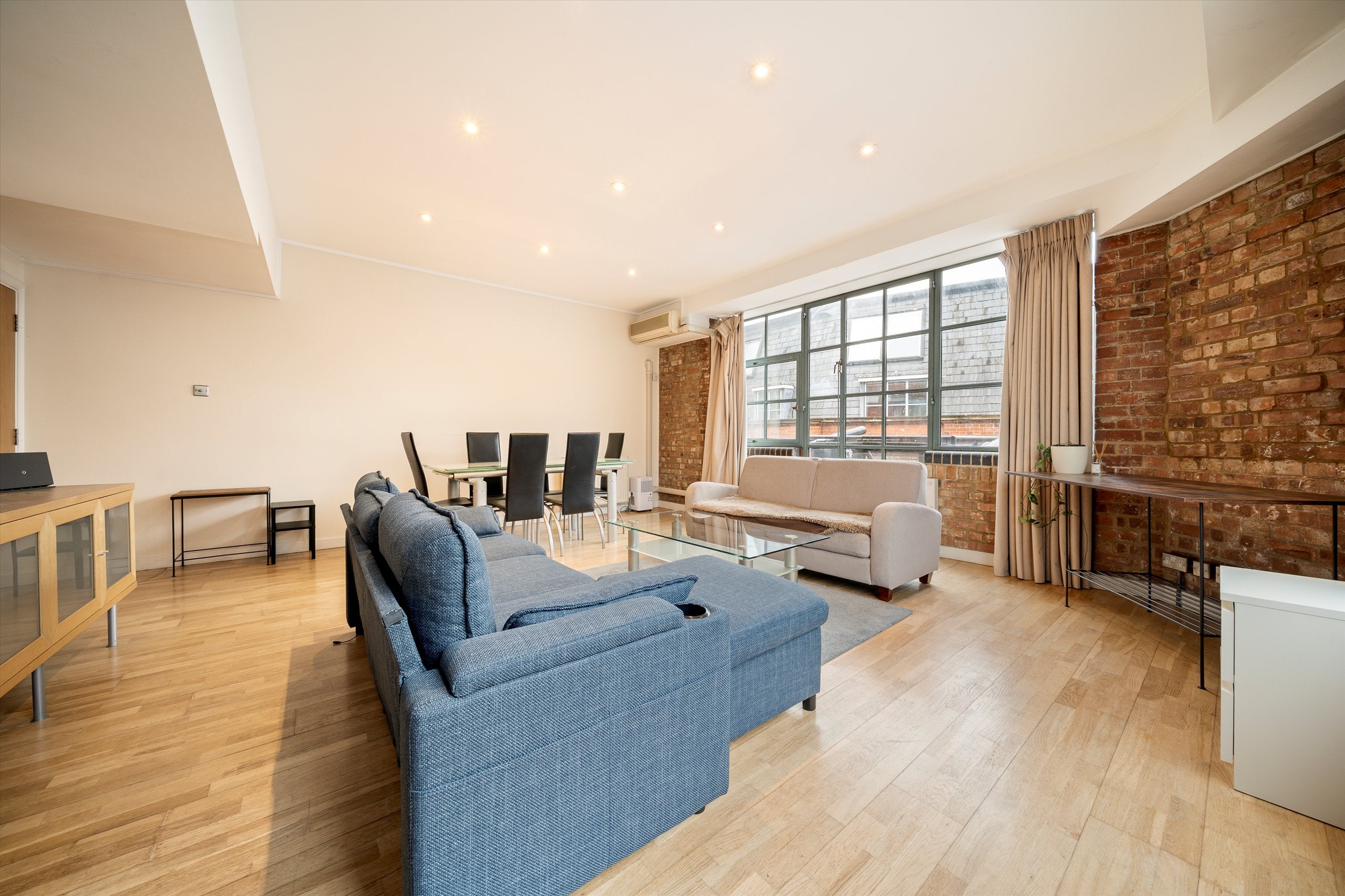 Flat Boss Street in Greater London