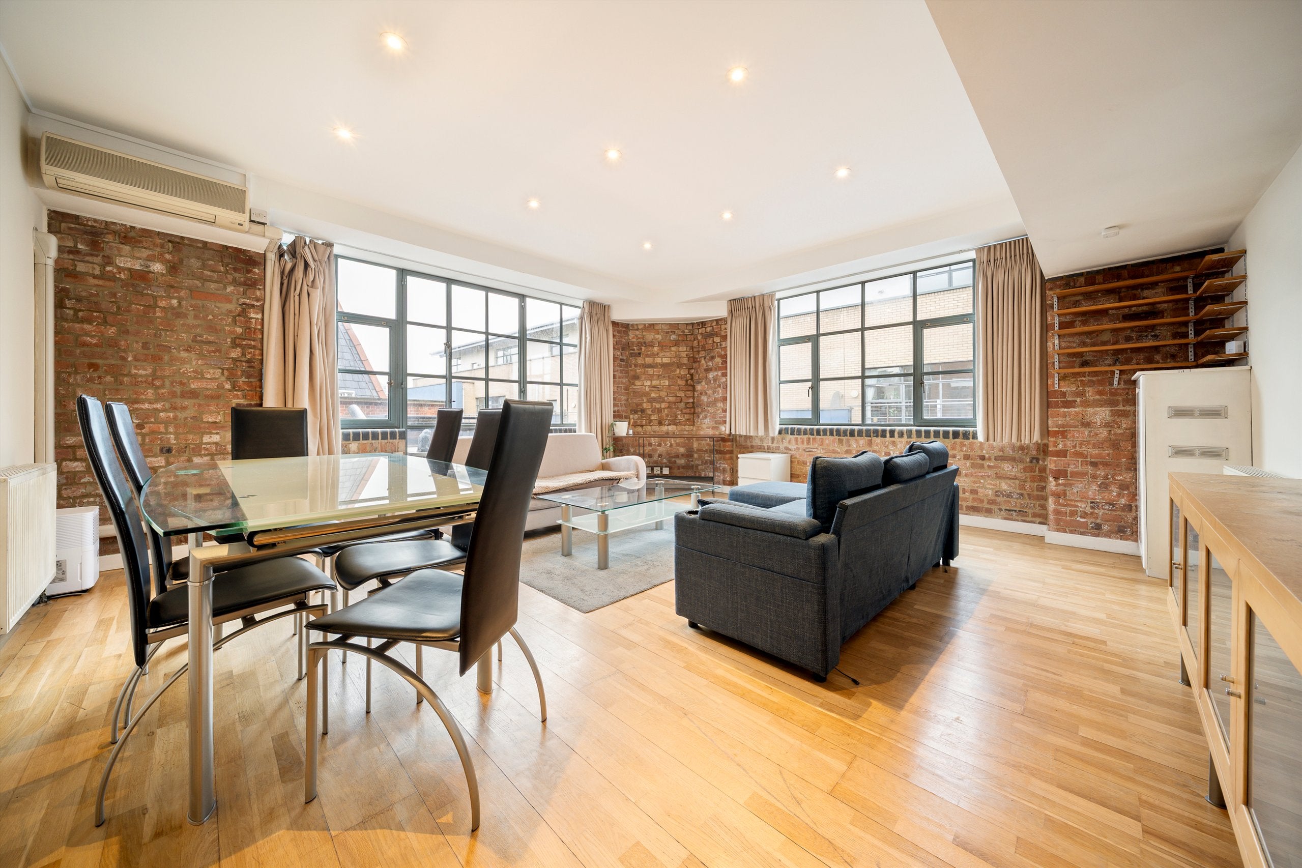 Flat Boss Street in Greater London