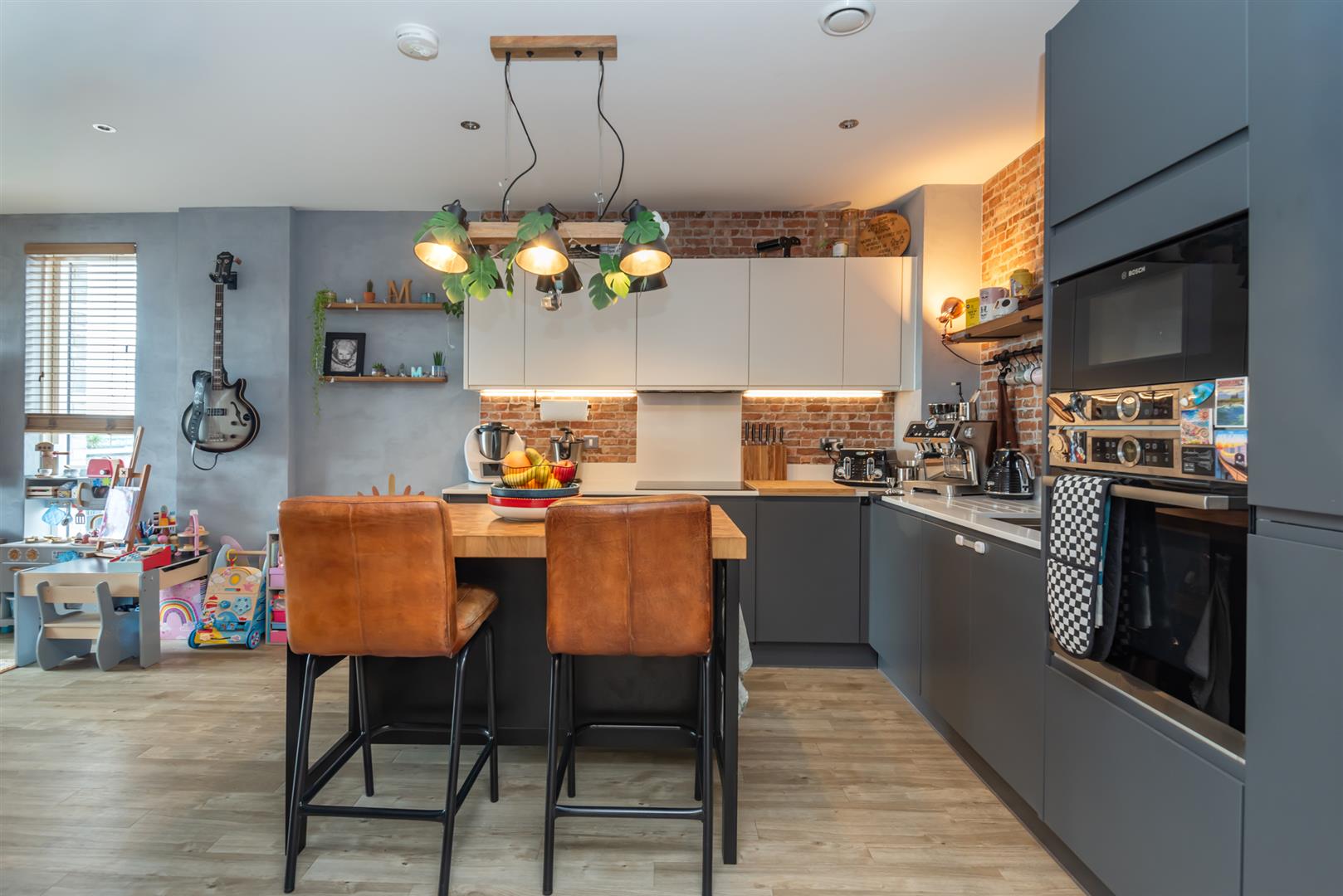 Flat Rookwood Way in Greater London