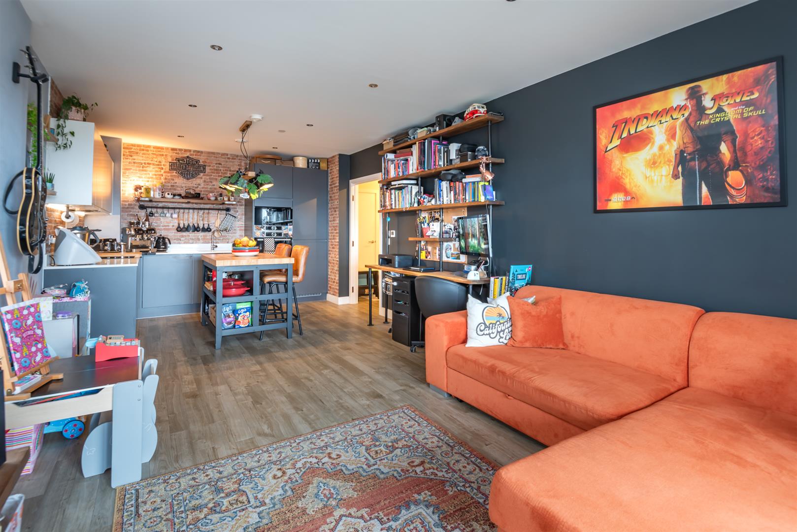 Flat Rookwood Way in Greater London