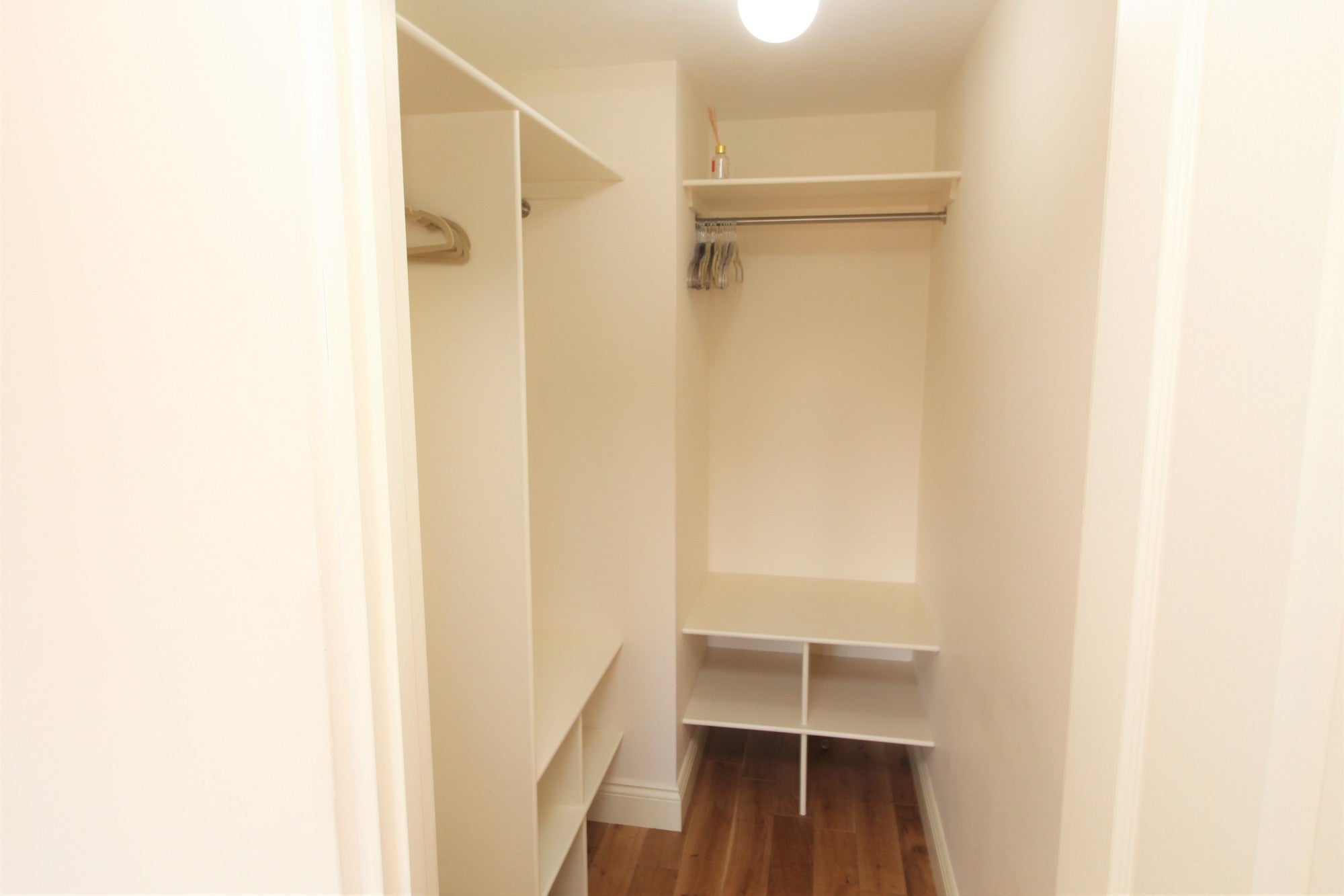 Flat Waterside Close in Greater London