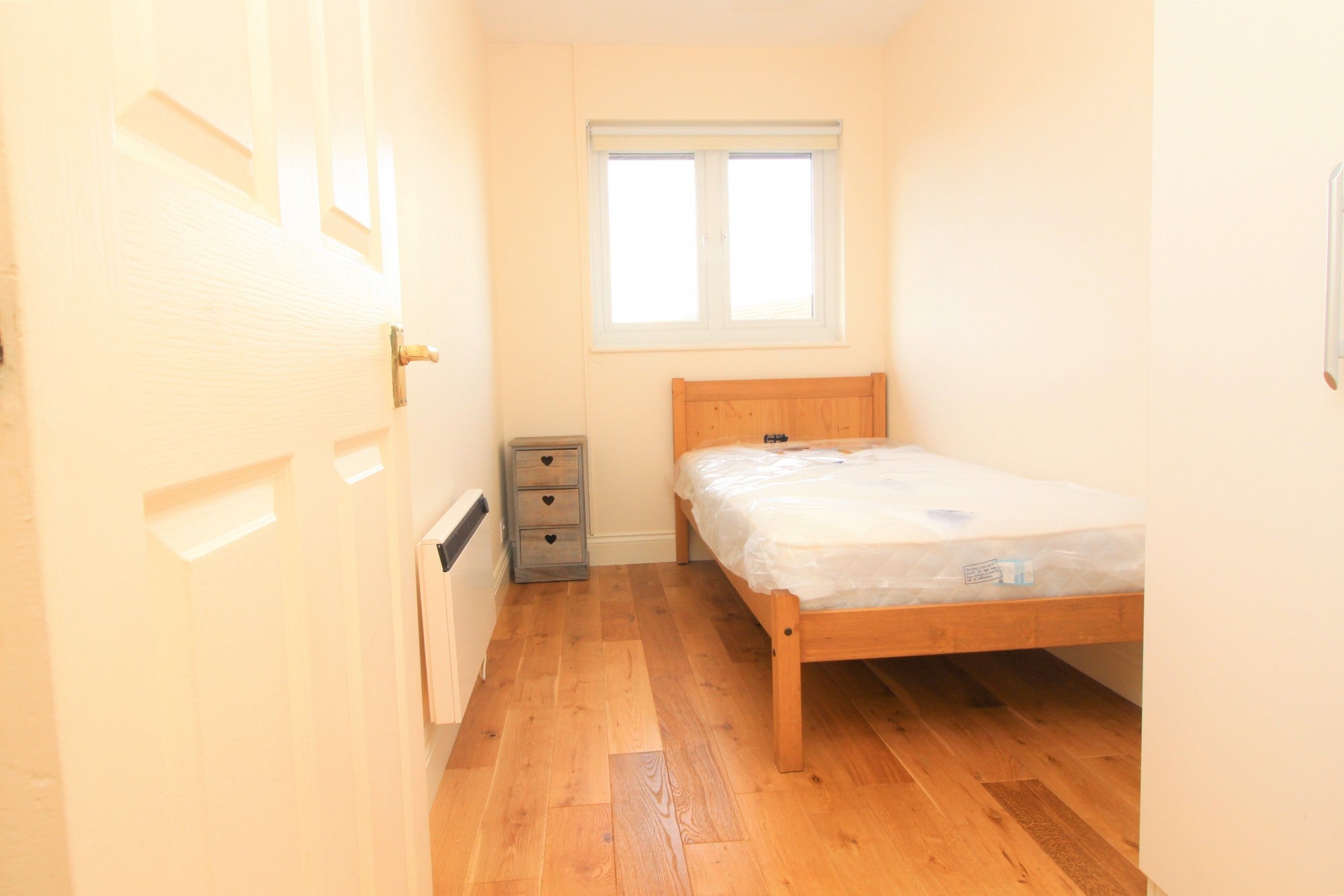 Flat Waterside Close in Greater London