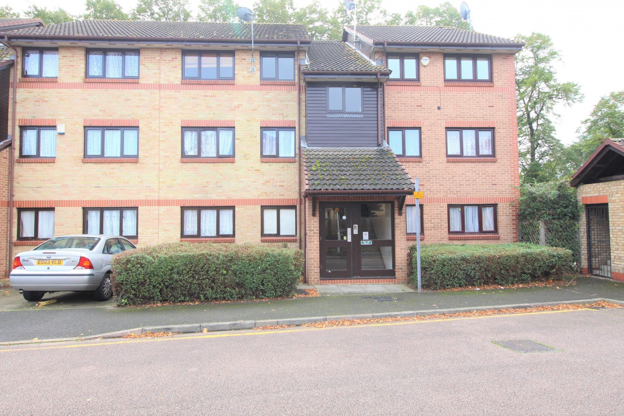 Flat Waterside Close in Greater London