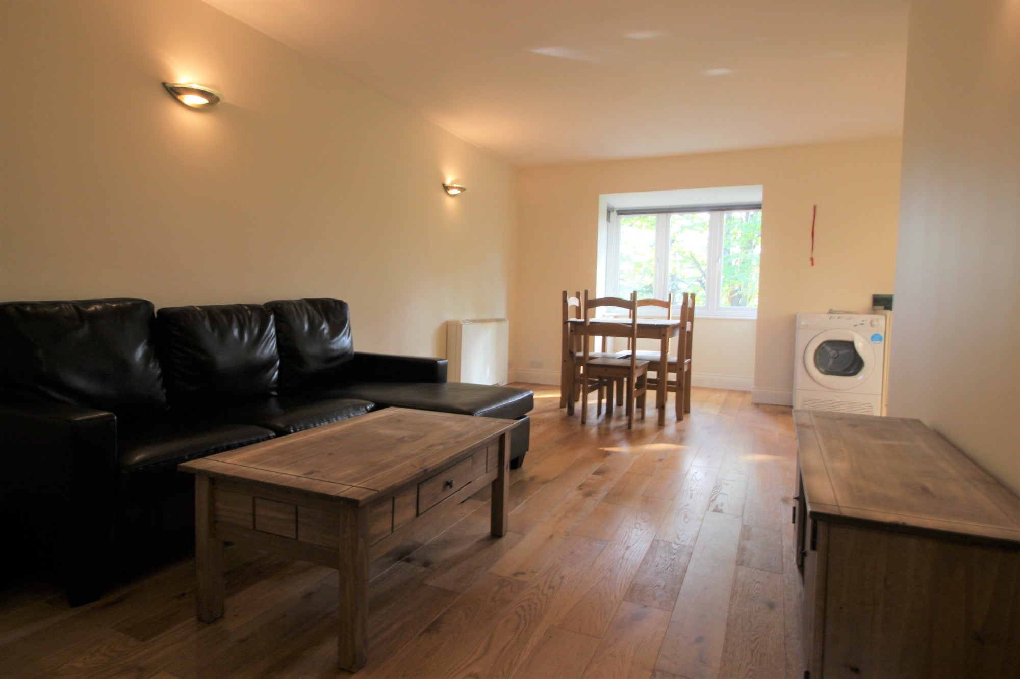 Flat Waterside Close in Greater London