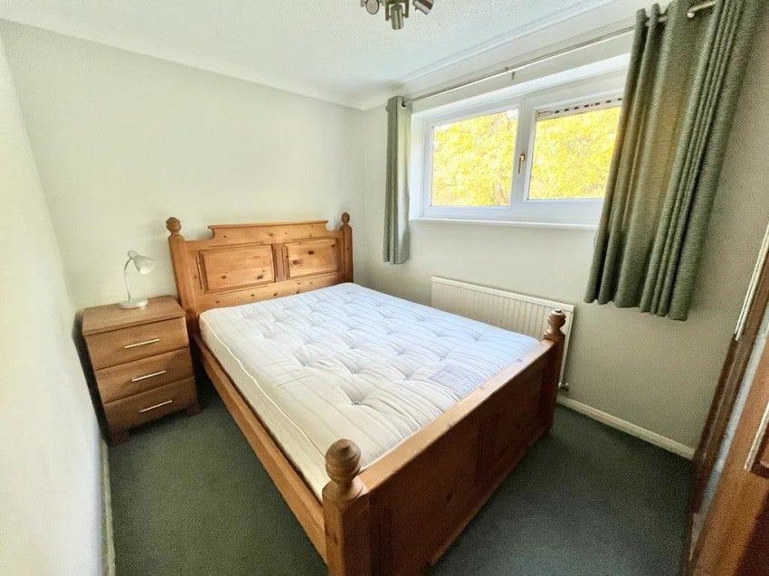 Flat Frimley Green Road in Camberley