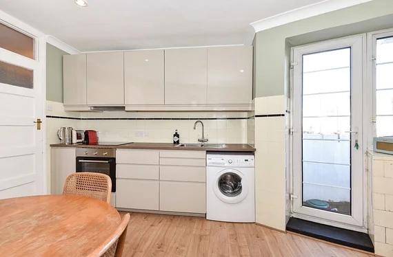 Flat Oakden Street in Greater London