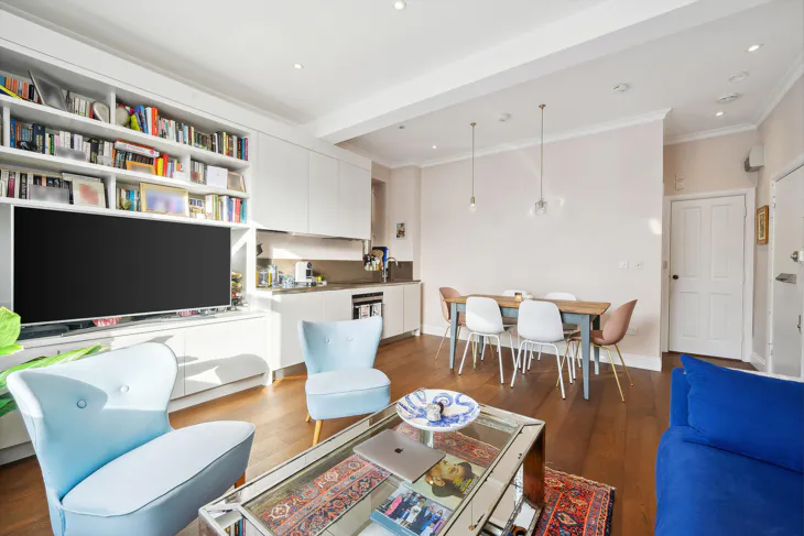 Flat Pembridge Gardens in Greater London