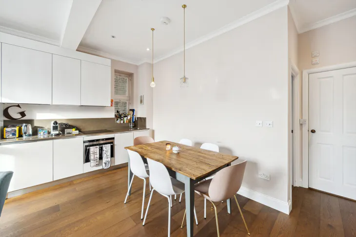 Flat Pembridge Gardens in Greater London