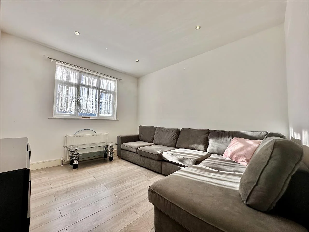 Flat Bilton Road in Greater London