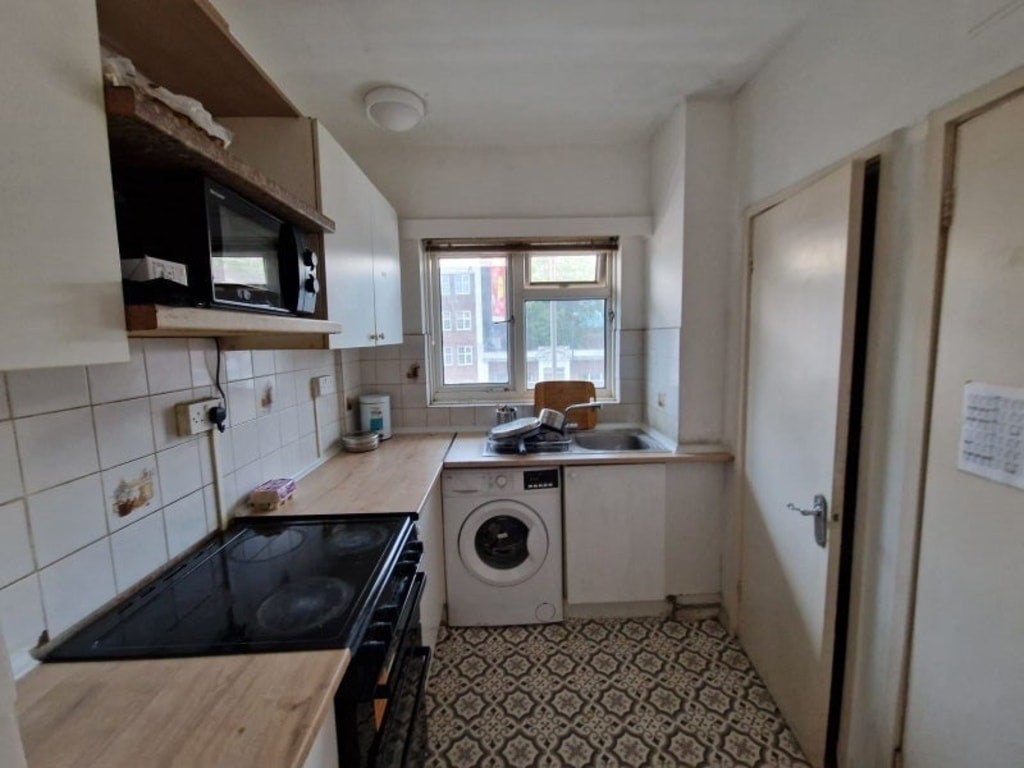 Room Finchley Road in Greater London