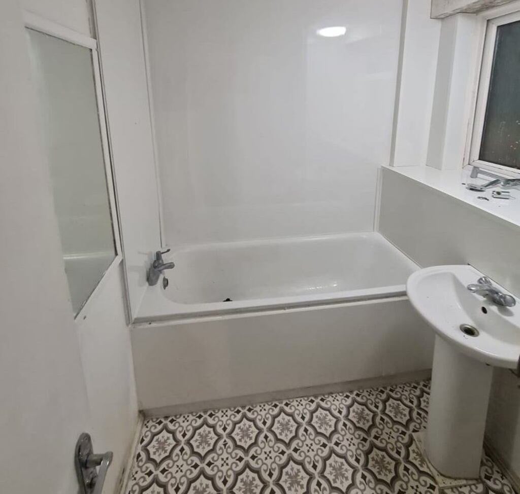 Room Finchley Road in Greater London