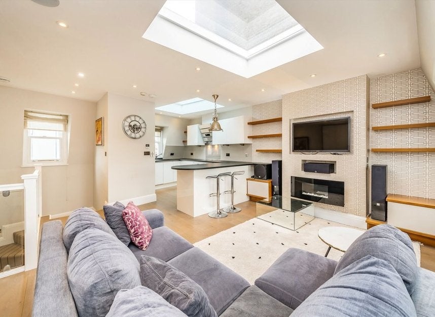 Flat Dawes Road in Greater London