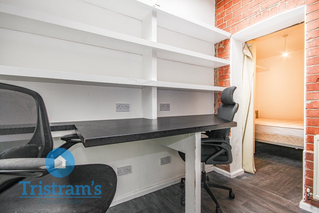Room Wollaton Road in Nottingham