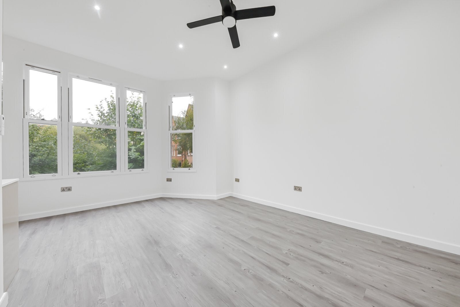 Flat Canfield Gardens in Greater London