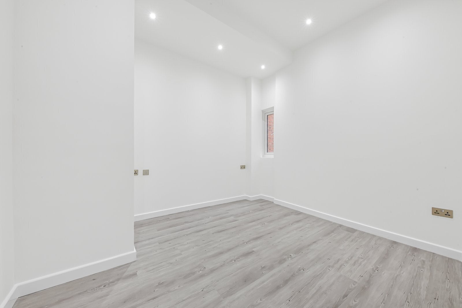 Flat Canfield Gardens in Greater London