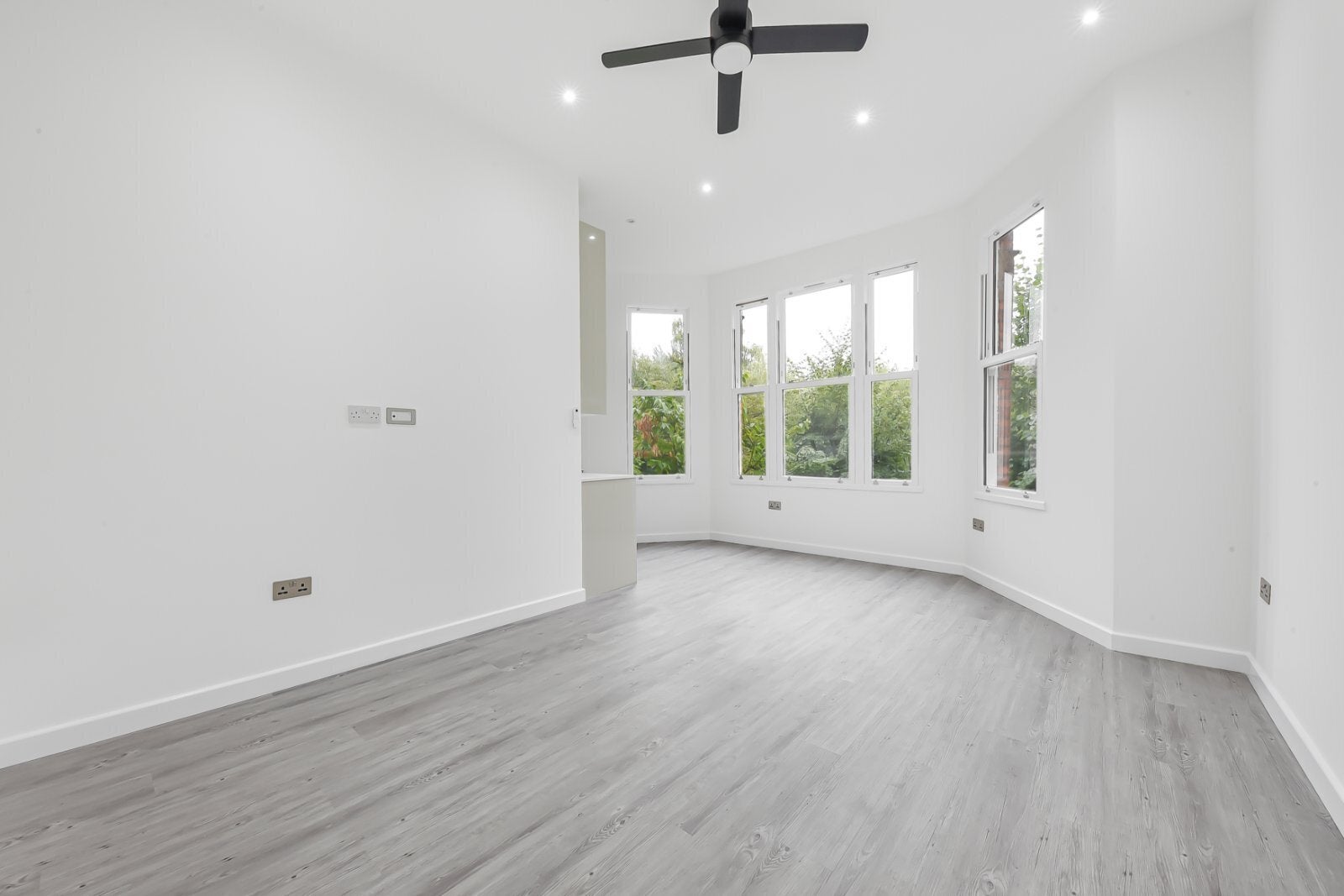 Flat Canfield Gardens in Greater London
