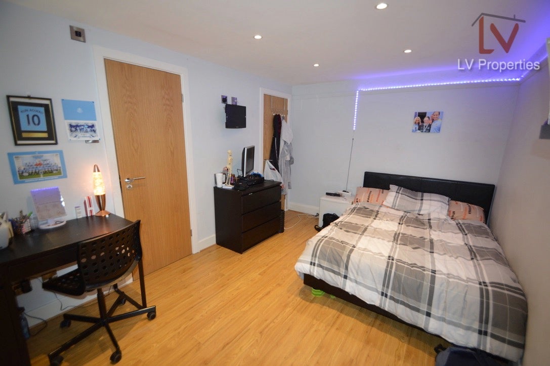 Flat Estcourt Avenue in Leeds