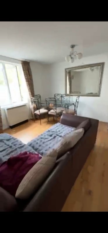 Room Lloyd George Avenue in Cardiff