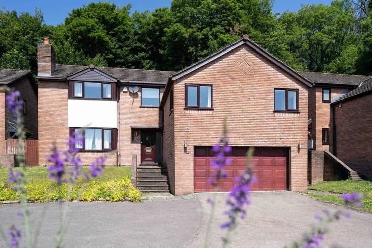 House Glanwern Rise in Newport