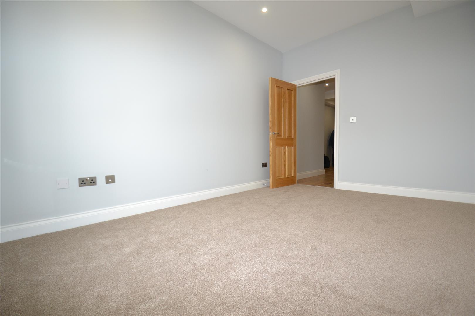 Flat Victoria Road in Reigate and Banstead