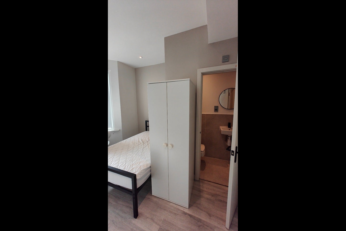 Room Villiers Road in Greater London