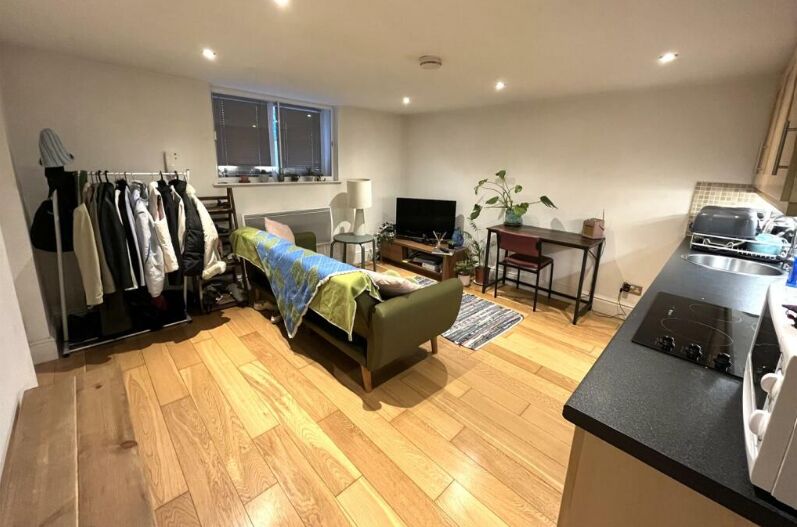 Flat Muirfield Close in Reading