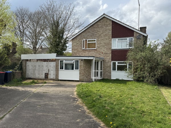 House Birchwood Walk in Canterbury