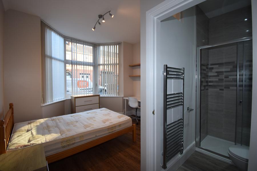 Room Cowley Street in Derby