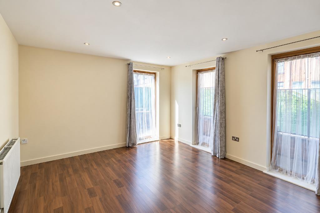 Flat Columbia Place in Milton Keynes