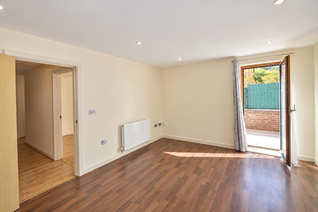 Flat Columbia Place in Milton Keynes