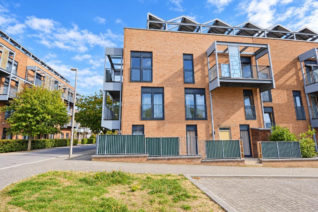 Flat Columbia Place in Milton Keynes