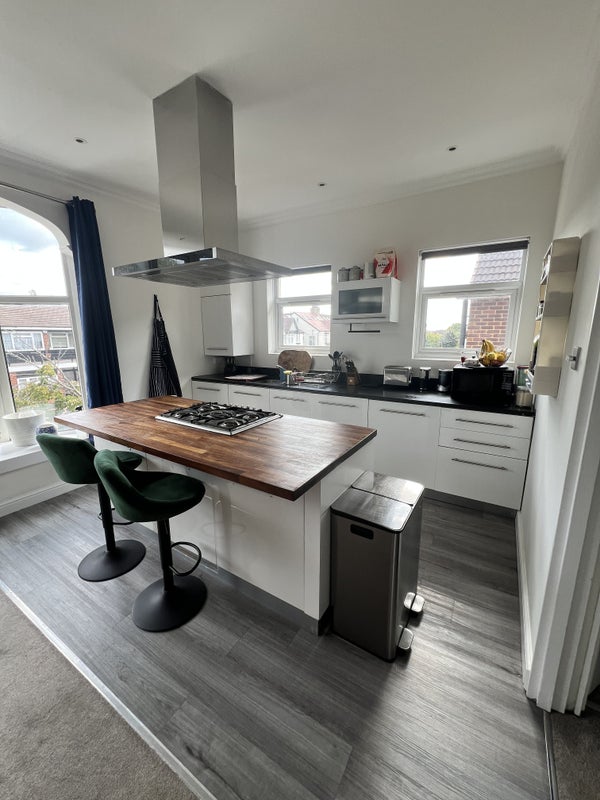 Flat Holly Park Gardens in Greater London
