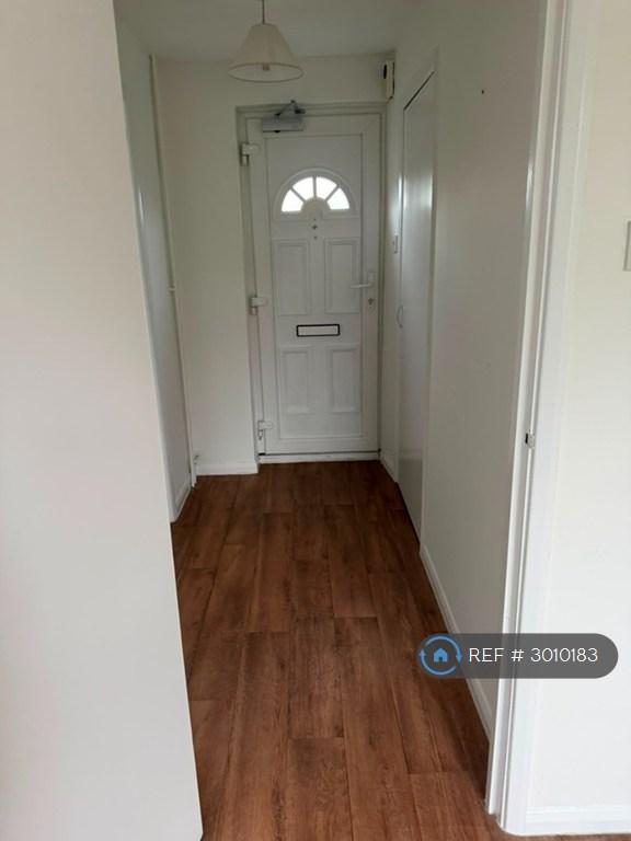 Flat Orchard Lane in Elmbridge