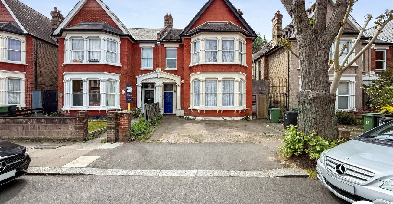 Flat Bargery Road in Greater London