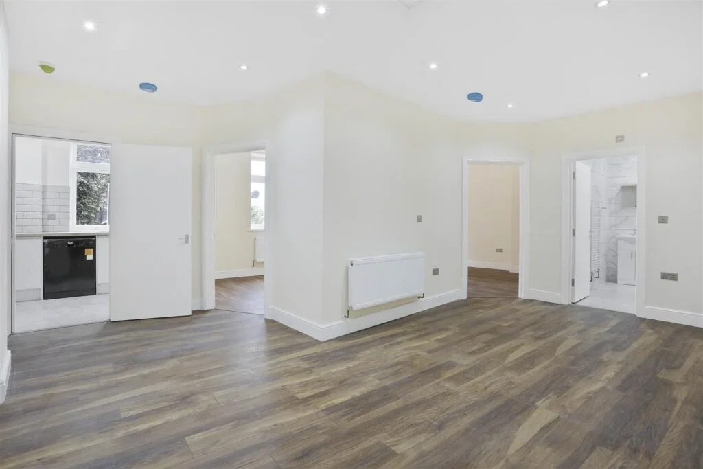 Flat Westmead Road in Greater London
