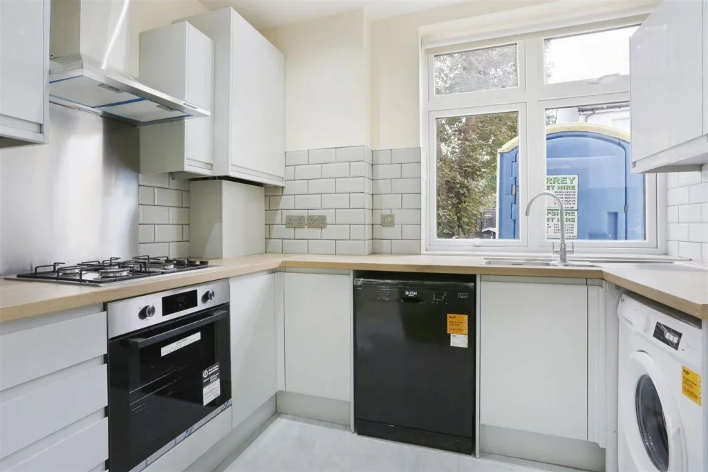 Flat Westmead Road in Greater London